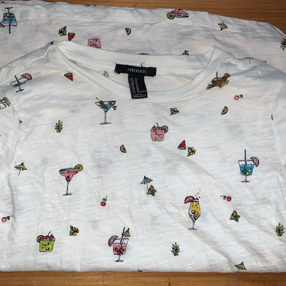 Forever 21 T-shirt size M